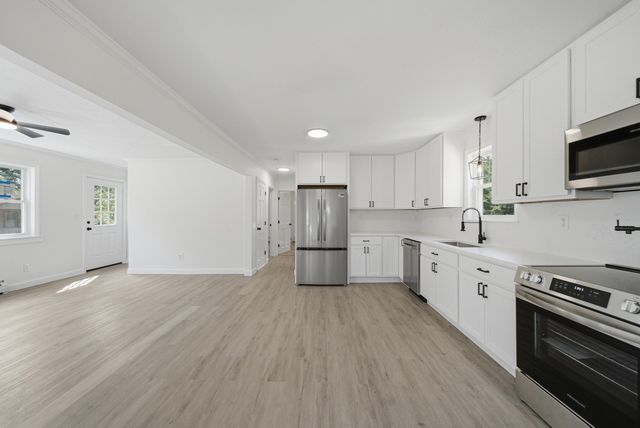 6 Sterling St, Leicester, MA 01524