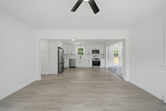 6 Sterling St, Leicester, MA 01524