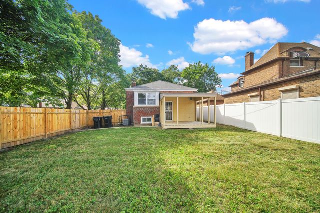 8425 S Homan Avenue, Chicago, IL 60652