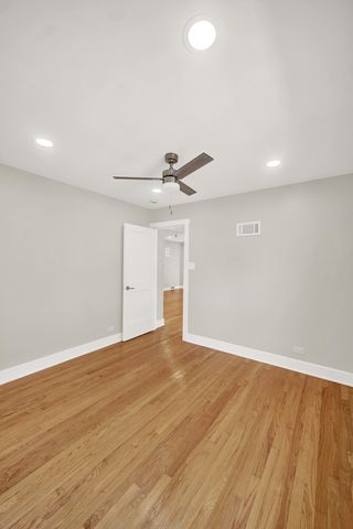 8425 S Homan Avenue, Chicago, IL 60652