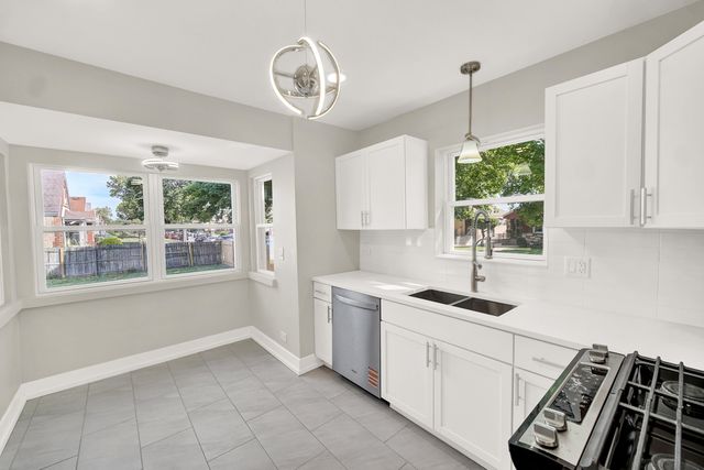 8425 S Homan Avenue, Chicago, IL 60652