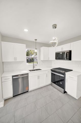 8425 S Homan Avenue, Chicago, IL 60652