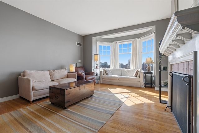 4 Charlesgate E 606, Boston, MA 02215