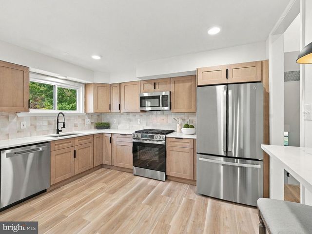409 JUNEWOOD DR, Cherry Hill, NJ 08003
