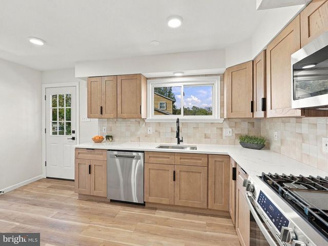 409 JUNEWOOD DR, Cherry Hill, NJ 08003