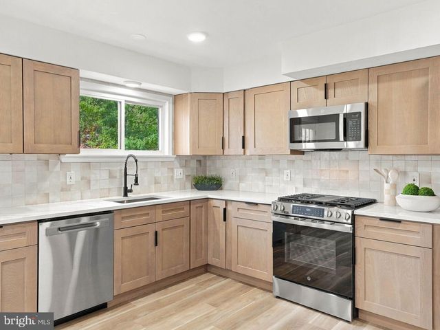 409 JUNEWOOD DR, Cherry Hill, NJ 08003