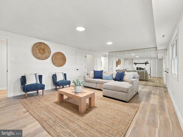 409 JUNEWOOD DR, Cherry Hill, NJ 08003