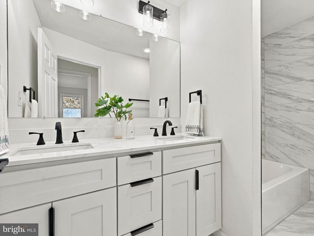 409 JUNEWOOD DR, Cherry Hill, NJ 08003