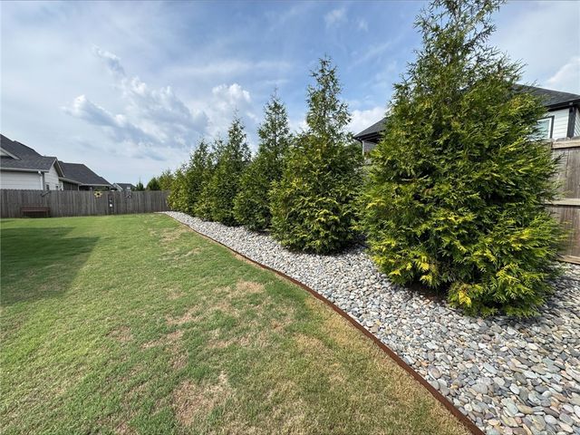 2714 Eris Avenue, Lowell, AR 72745