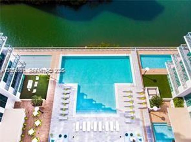 330 Sunny Isles Boulevard 52401, Sunny Isles Beach, FL 33160