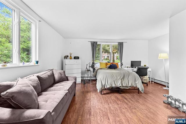 8 Halsey Lane, Closter, NJ 07624