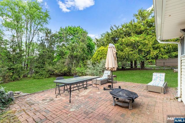8 Halsey Lane, Closter, NJ 07624
