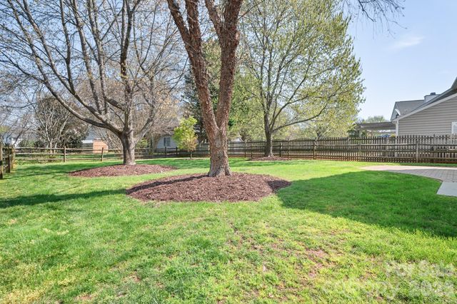 10115 Glencrest Drive, Huntersville, NC 28078