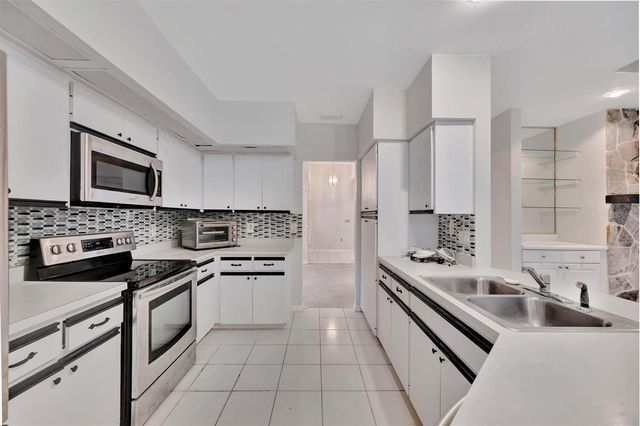 6864 CORRAL COURT, Sarasota, FL 34243