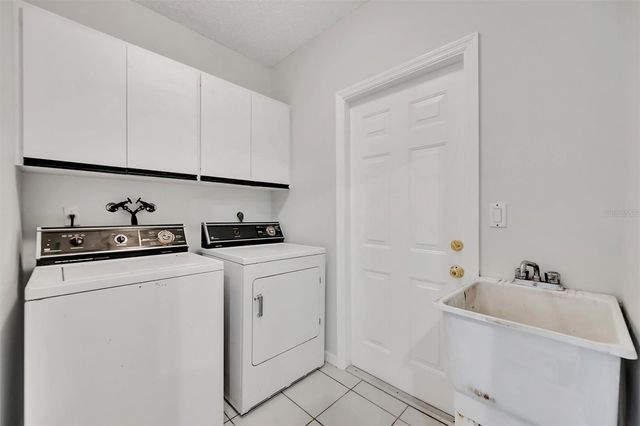 6864 CORRAL COURT, Sarasota, FL 34243