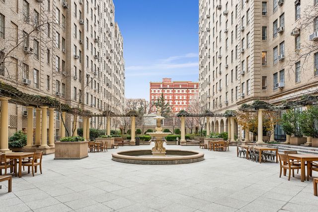 340 W 57th St Apt 18B, New York City, NY 10019