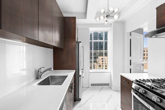 340 W 57th St Apt 18B, New York City, NY 10019