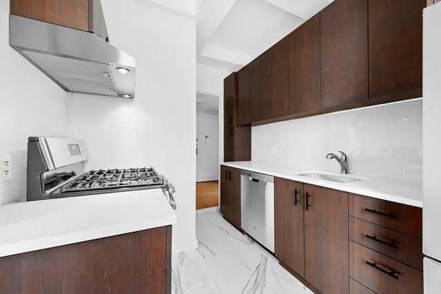 340 W 57th St Apt 18B, New York City, NY 10019