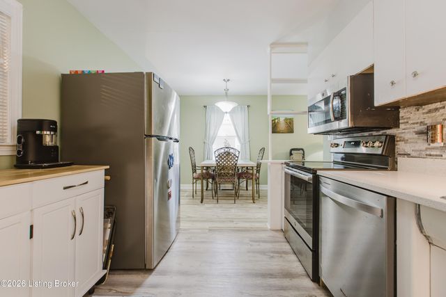 6001 Middlerose Cir, Louisville, KY 40272