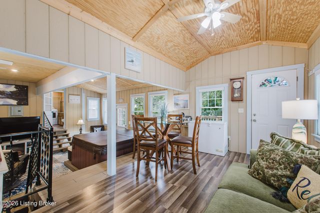 6001 Middlerose Cir, Louisville, KY 40272