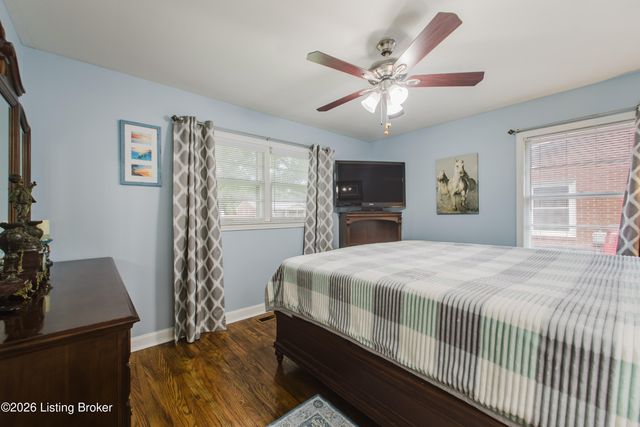 6001 Middlerose Cir, Louisville, KY 40272