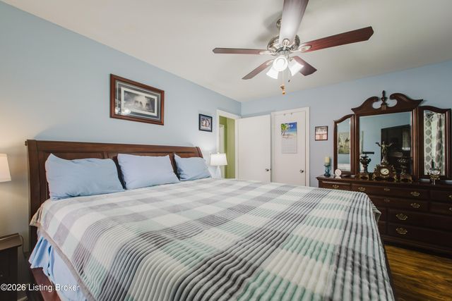 6001 Middlerose Cir, Louisville, KY 40272