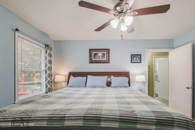 6001 Middlerose Cir, Louisville, KY 40272