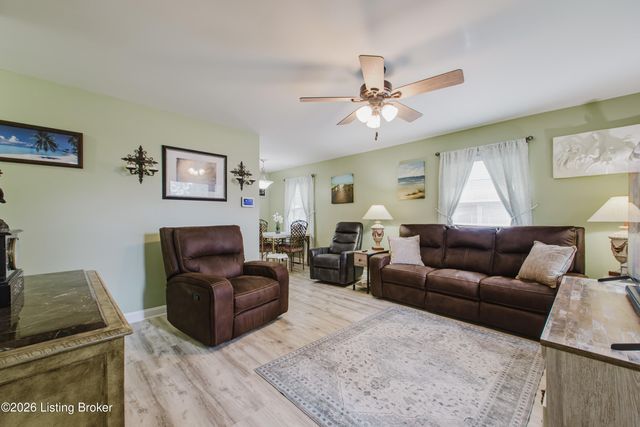 6001 Middlerose Cir, Louisville, KY 40272