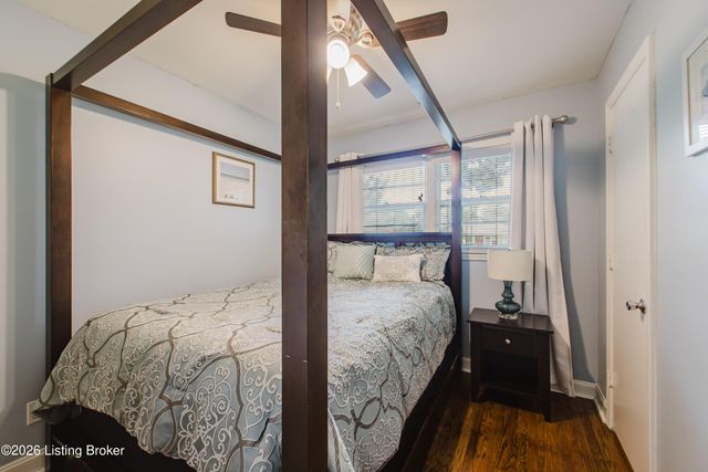 6001 Middlerose Cir, Louisville, KY 40272