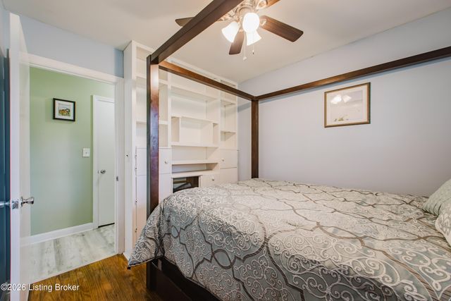 6001 Middlerose Cir, Louisville, KY 40272