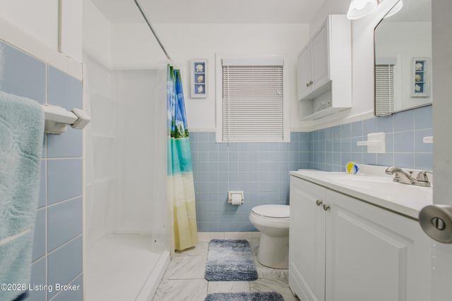 6001 Middlerose Cir, Louisville, KY 40272