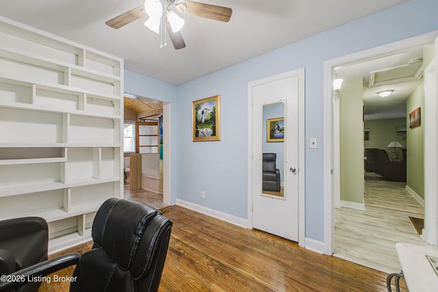 6001 Middlerose Cir, Louisville, KY 40272