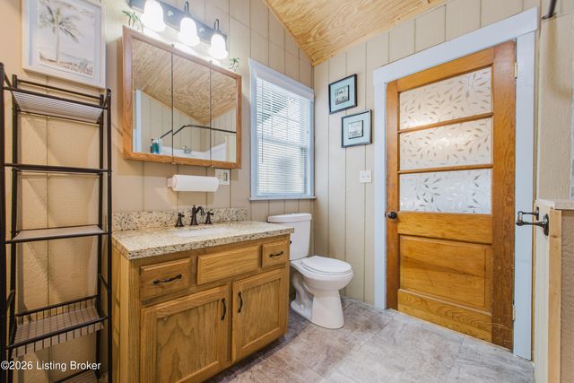 6001 Middlerose Cir, Louisville, KY 40272