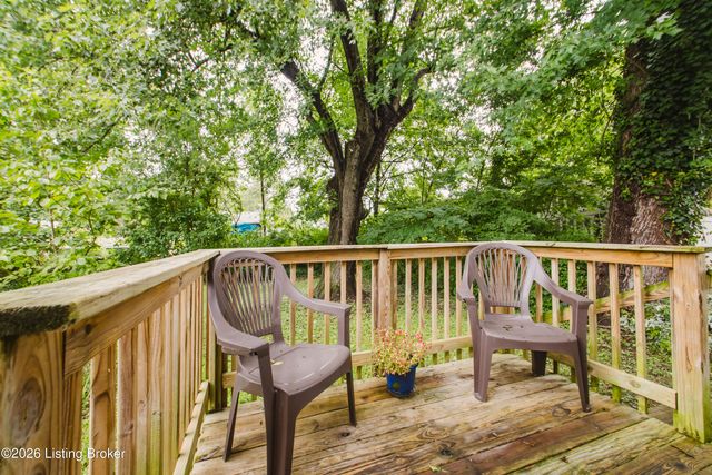 6001 Middlerose Cir, Louisville, KY 40272