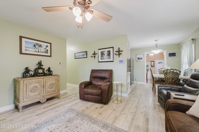 6001 Middlerose Cir, Louisville, KY 40272