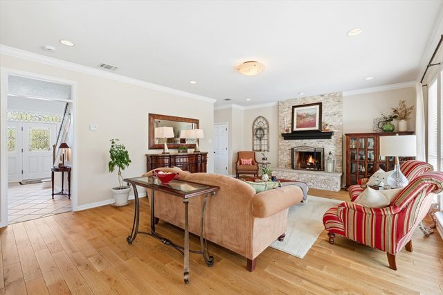 801 Bent Tree Drive, Euless, TX 76039