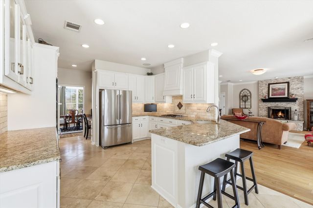 801 Bent Tree Drive, Euless, TX 76039