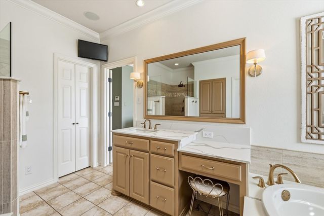 801 Bent Tree Drive, Euless, TX 76039