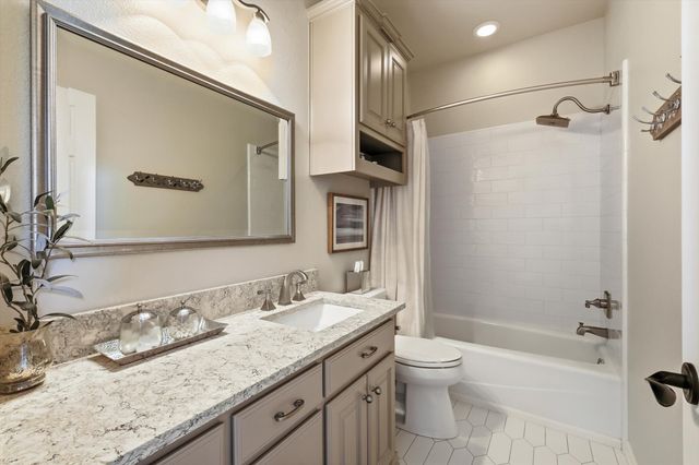 801 Bent Tree Drive, Euless, TX 76039