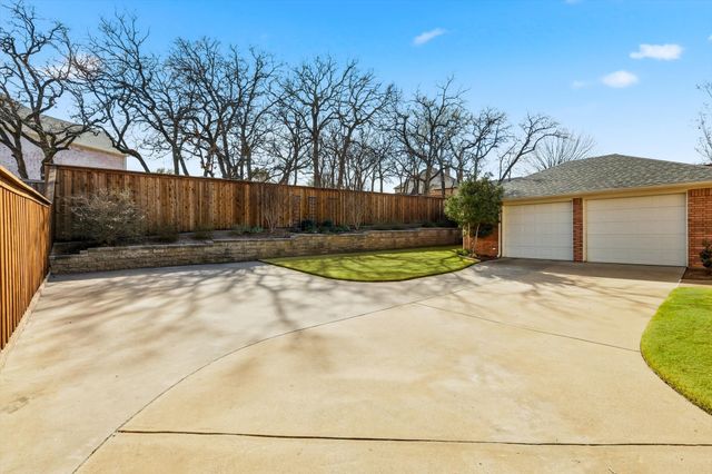 801 Bent Tree Drive, Euless, TX 76039