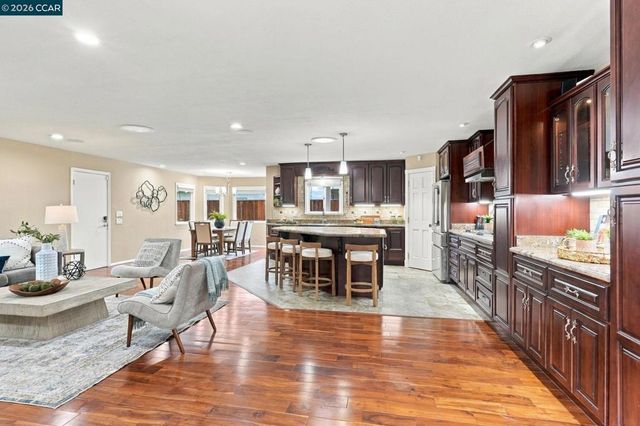 1719 Greentree Dr, Concord, CA 94521
