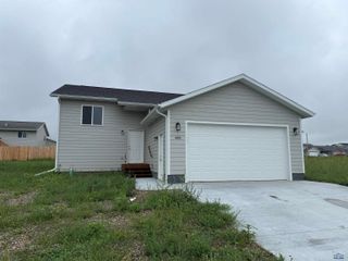 408 NIGHTHAWK DR, Box Elder, SD 57719