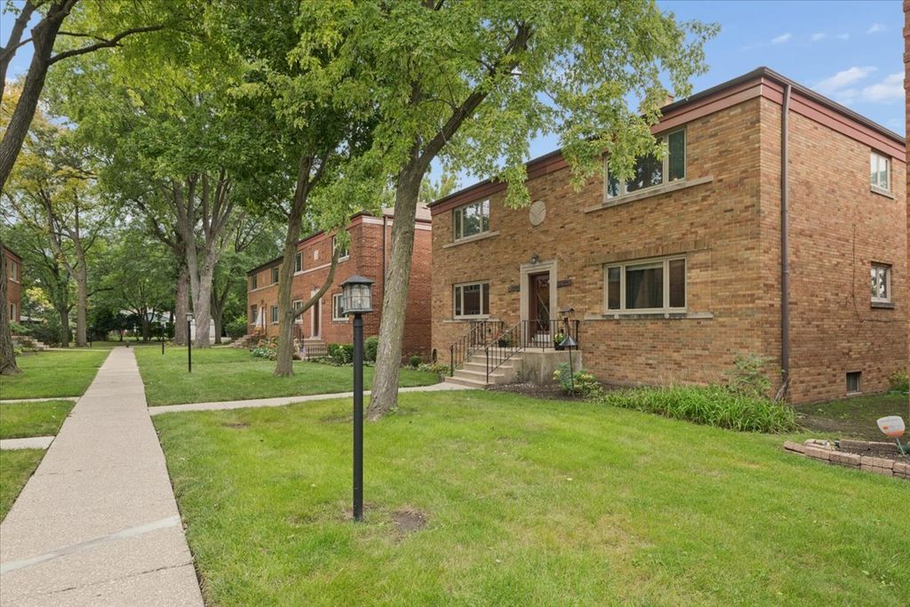 8023 Lake Street 2, River Forest, IL 60305 — photo 2