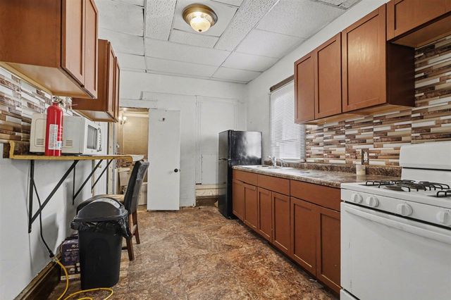 17 Tennyson Avenue, Battle Creek, MI 49015