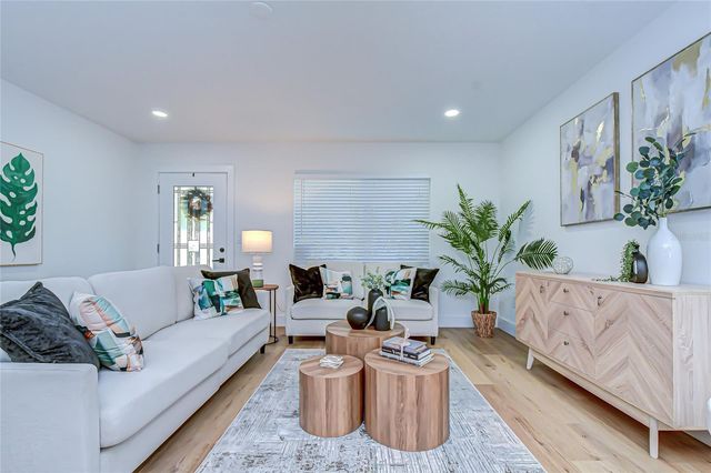 909 LAKE CHARLES CIRCLE, Lutz, FL 33548