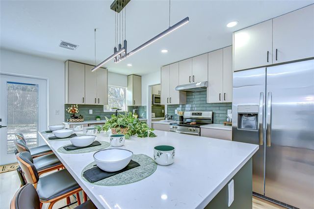 909 LAKE CHARLES CIRCLE, Lutz, FL 33548