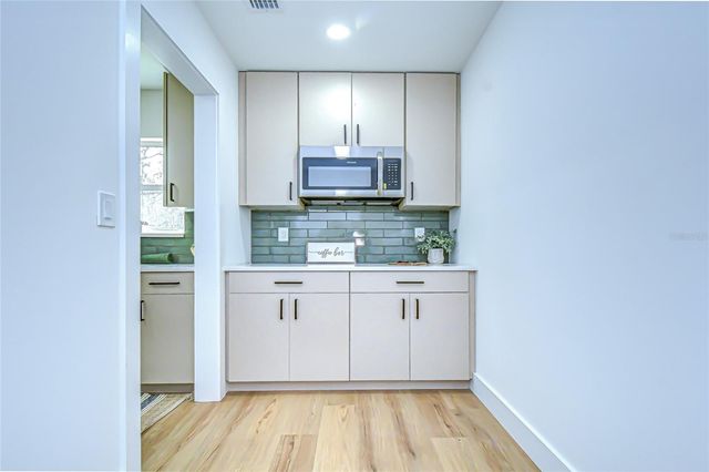 909 LAKE CHARLES CIRCLE, Lutz, FL 33548