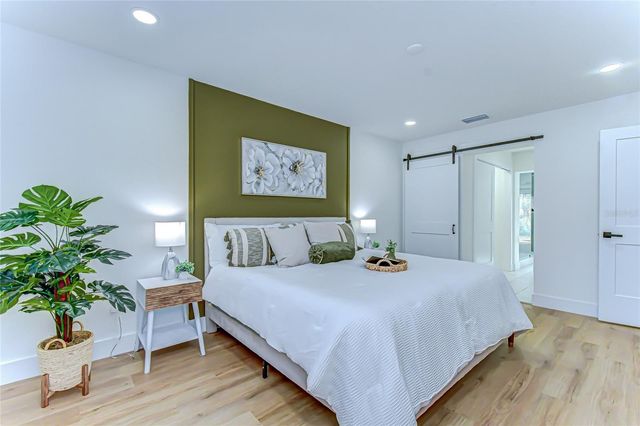 909 LAKE CHARLES CIRCLE, Lutz, FL 33548