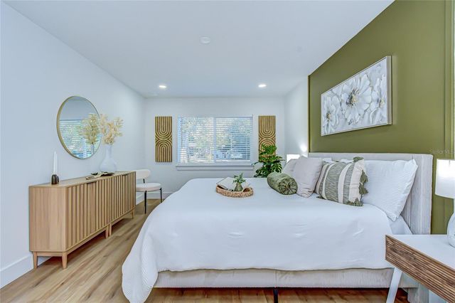 909 LAKE CHARLES CIRCLE, Lutz, FL 33548