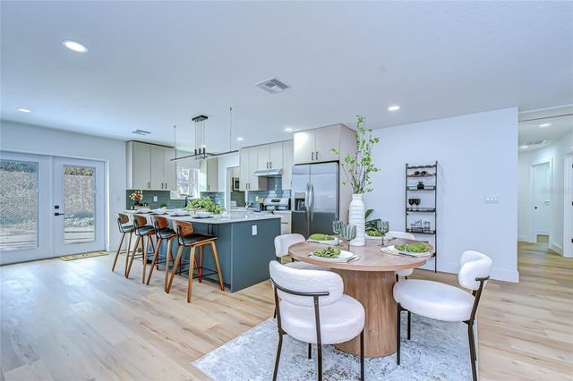 909 LAKE CHARLES CIRCLE, Lutz, FL 33548